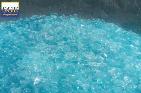 نمونه ظاهری سیلیکات سدیم جامد در سیلیکات گستر اصفهان