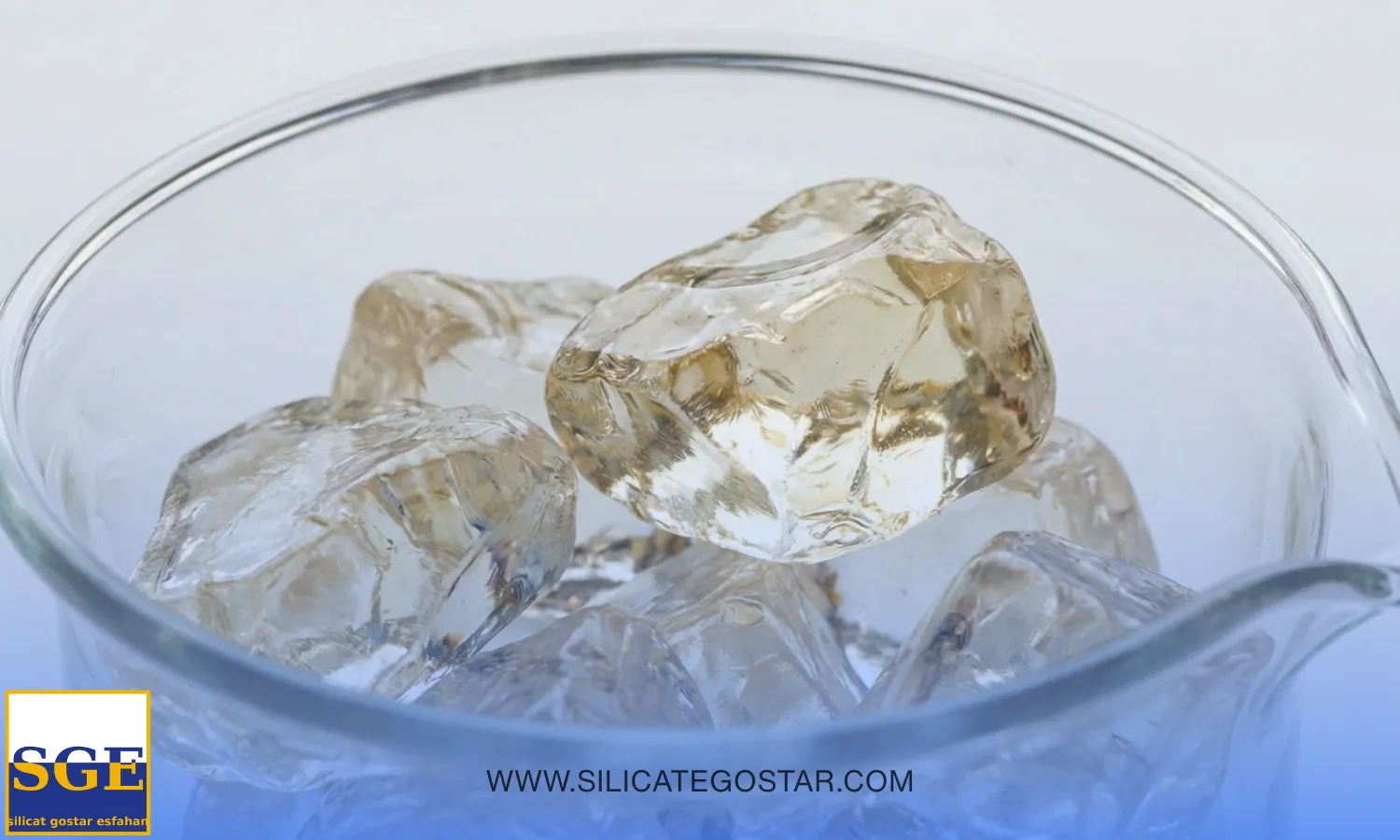 چرا برخی سیلیکات های جامد رنگی میشوند؟ مسئله دقیقا کجای فرایند شکل می گیرد؟