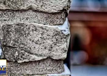 ضد آب کردن آجر و سنگ با سیلیکات سدیم؛ روش اجرا، زمان‌بندی و خطاهای رایج